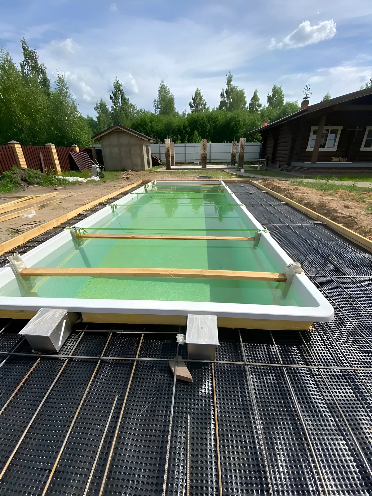 Laguna 9 — вечернее освещение в Можайске